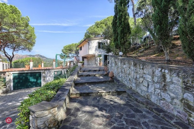 Villa in Vendita in Via Naregno a Capoliveri